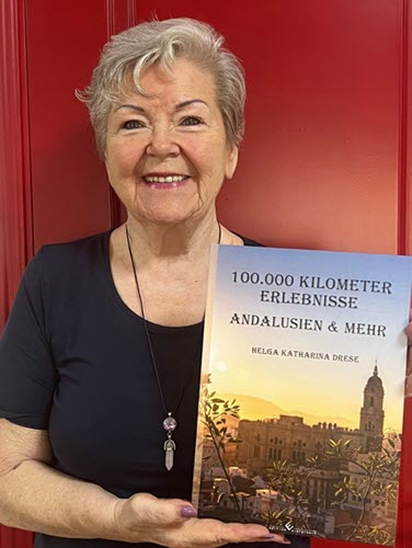 Helga Katharina Drese mit ihrem Buch „100.000 Kilometer Erlebnisse – Andalusien & mehr“